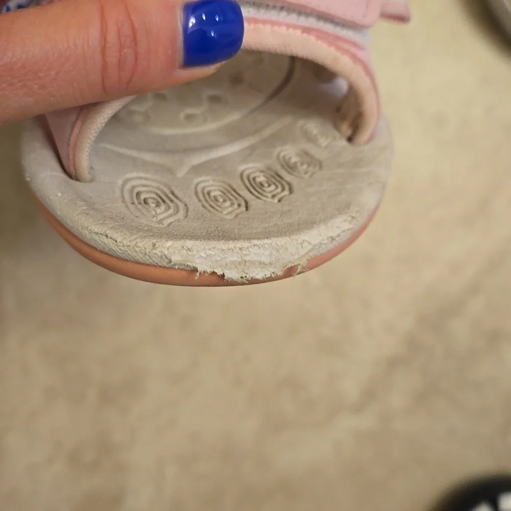 Dream Pairs sandals.